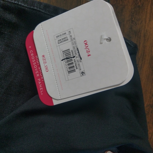 Isabel maternity midi shorts - Picture 2 of 5